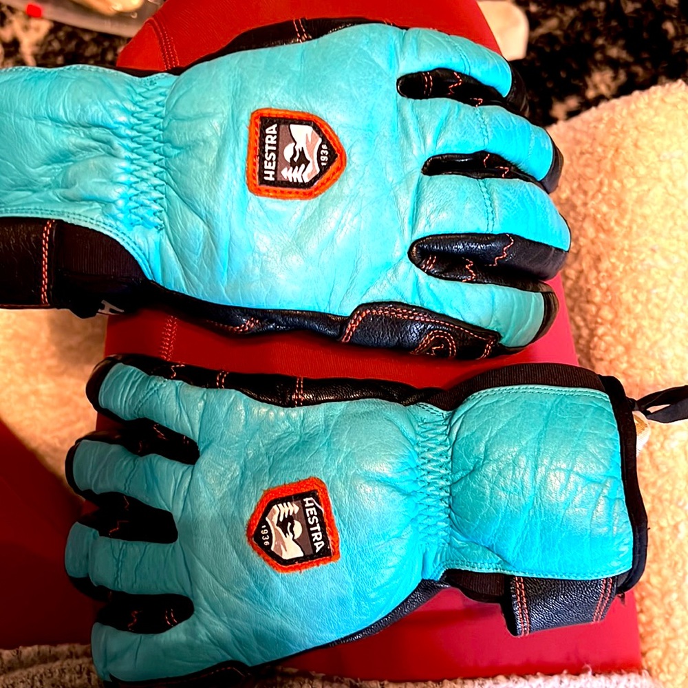 Leather gloves